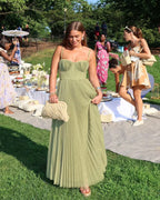 Olivia | Moderne Eleganz mit freiem Rücken