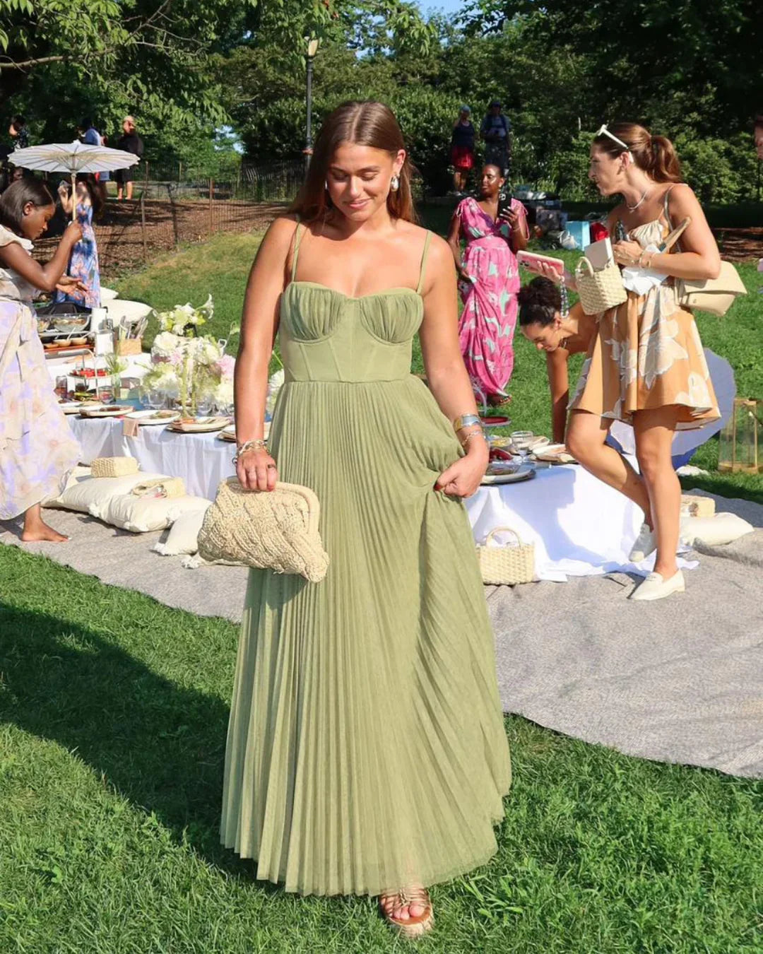 Olivia | Moderne Eleganz mit freiem Rücken