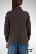 Emma | Suéter contemporáneo de cuello alto y fit relajado S/M Abbigliamento e accessori