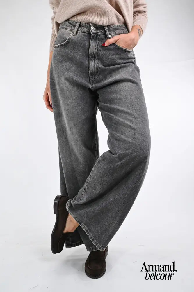 Lía | Pantalón vaquero ancho en gris suave Abbigliamento e accessori